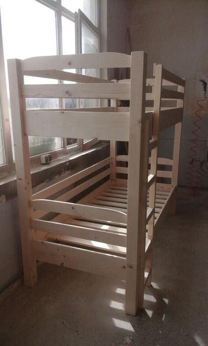 TRANSPORT GRATUIT.Pat etajat din lemn masiv cod 2021