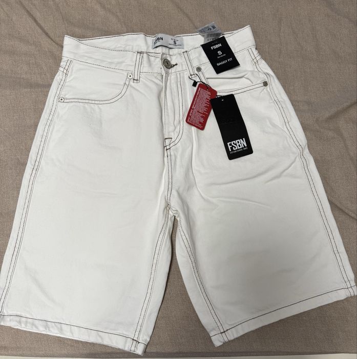 Pantaloni scurți noi cu etichetă mărimea S