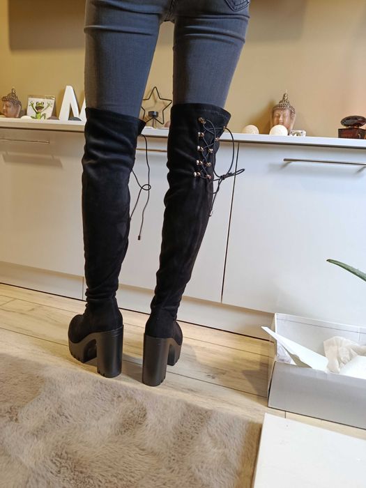 Нови високи чизми.