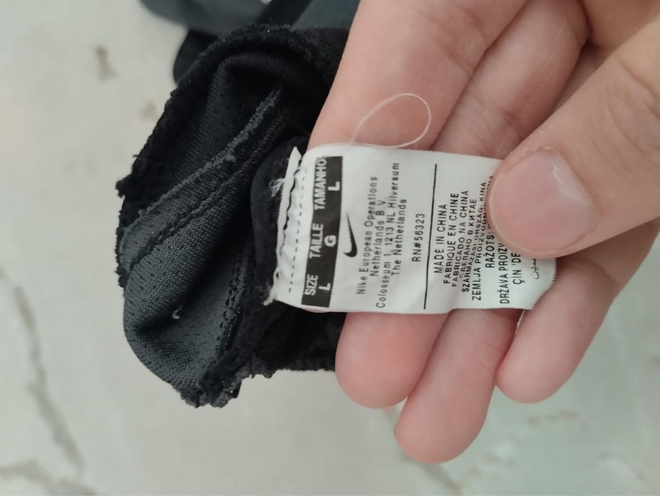 Перчатки Nike.