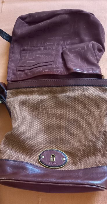 Дамска чанта FOSSIL в комбинация естествена кожа и лен