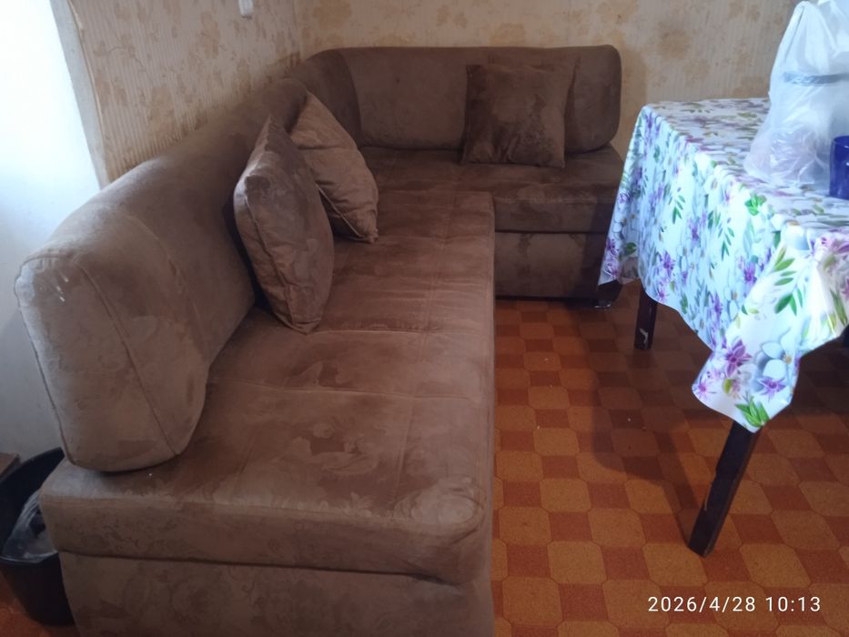 Продам угловой диван.