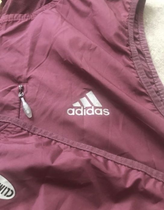 Спортивная безрукавка