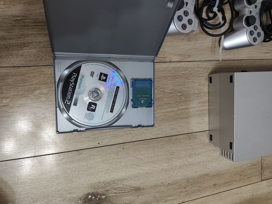 Vând PS 2 Fat SILVER inpecabil