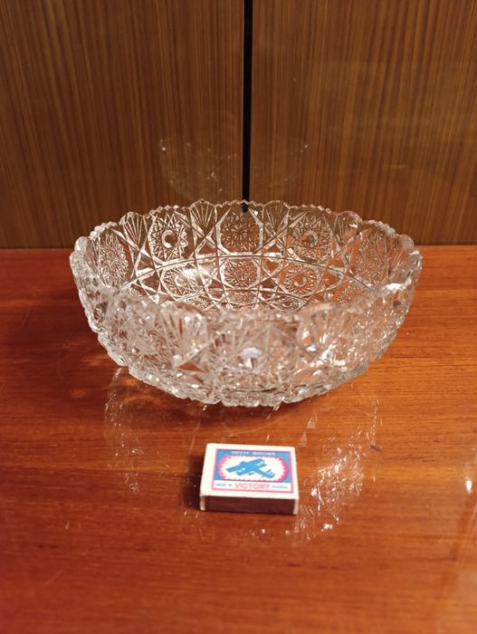 .Хрустальная ваза25,5-9,5 см.графини стаканыЛожки и вилки нержавейка.