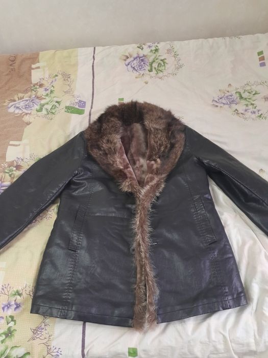 Продам кож куртку новыи