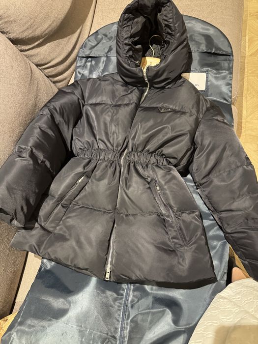 Продам куртку от Prada , состав 100% пух и нилон