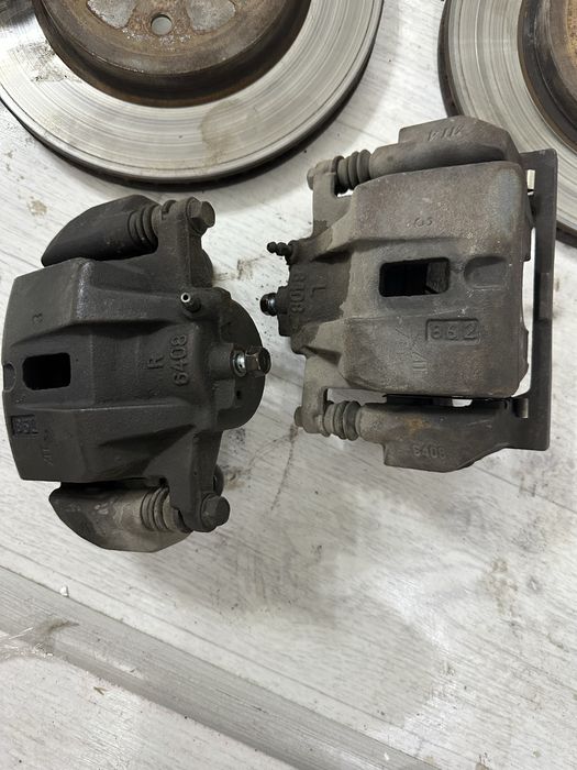 Продам суппорт от LEXUS RX330-350