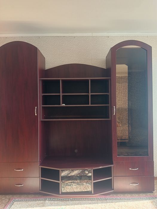 Горка, стенка в гостиную