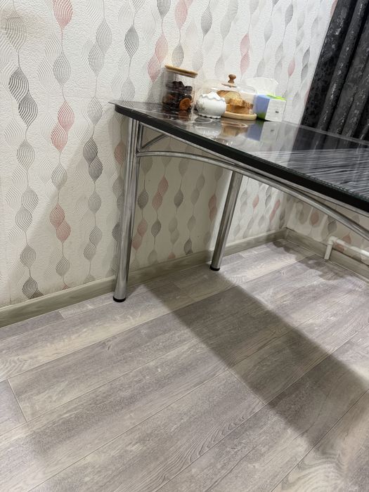 Продаю кухонный стол 120*70