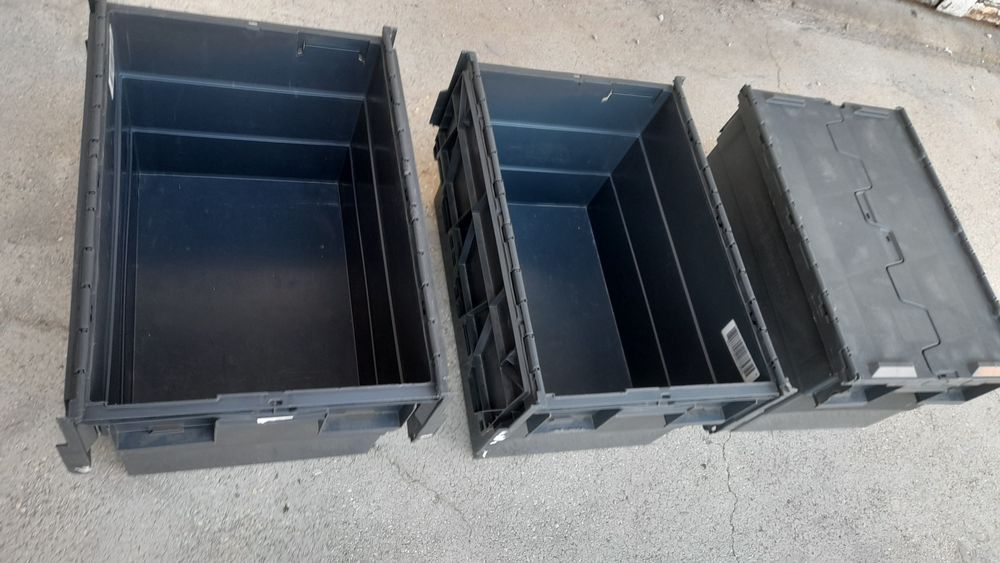 Cutii cu capac din plastic alimentat