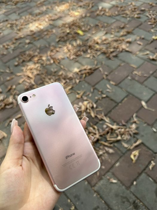 Продаю iphone 7 в розовом цвете