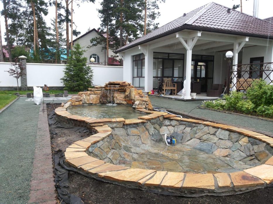 Водопады каскады пруды