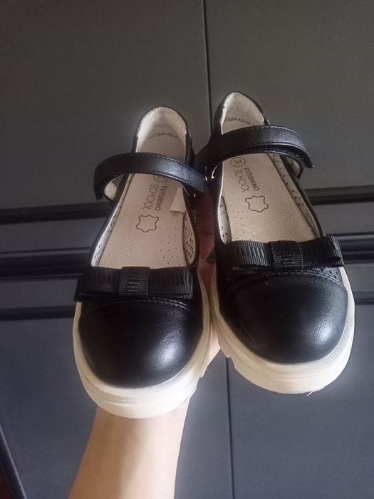 Школьные туфли 30 и 34 размера