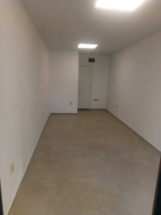 Дава се под наем Офис в Благоевград, Идеален център - 21 кв.м за 153 € - Снимка #1