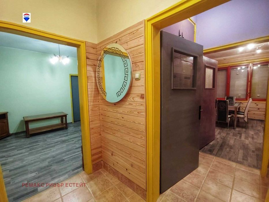 Дава се под наем Тристаен апартамент в Русе, Център - 98 кв.м за 499.8 € - Снимка #3