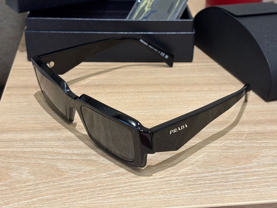 Слънчеви очила Prada