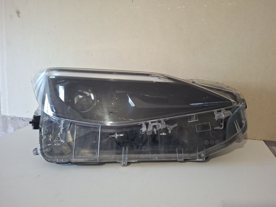 Десен фар за Toyota Yaris Cross