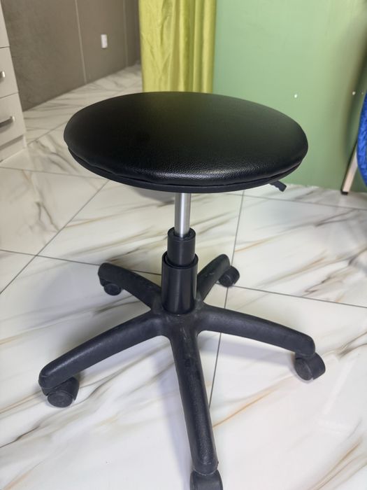 Стулья на колесиках