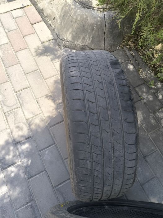 Продам  б/у шины в хорошем состоянии.12тыс.за пару