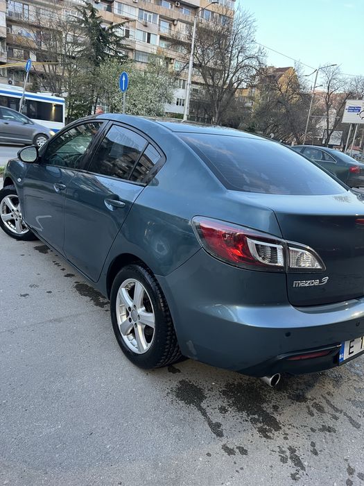 Лек автомобил Mazda 3, мазда 3
