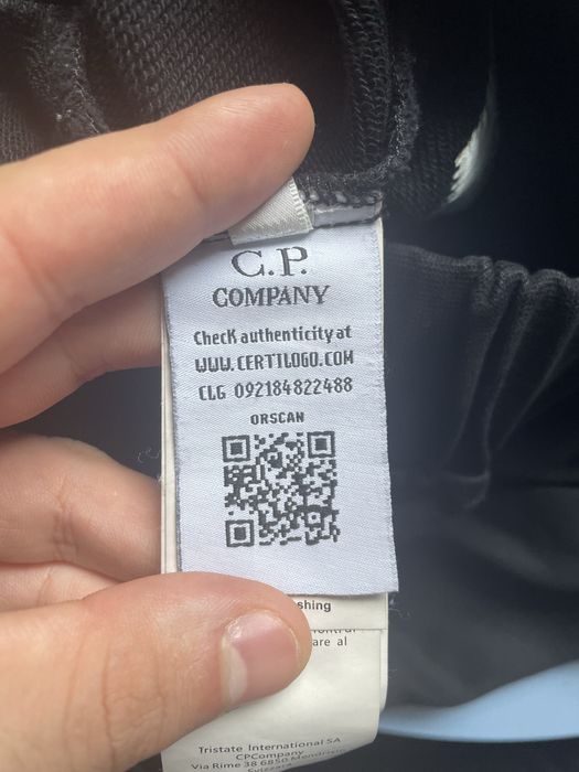 Продавам спортен панталон на C.P Company размер S