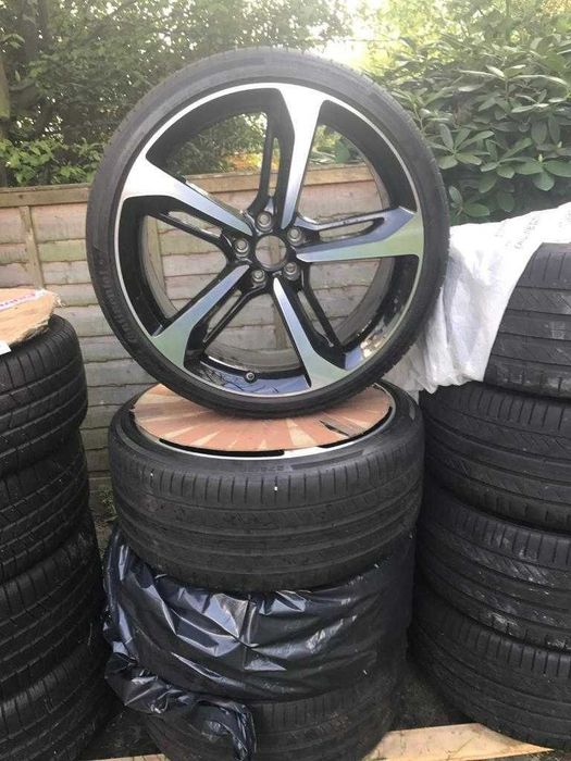 4x Seturi Roti Audi 20" Parallel 10 spite + 21" Performance Blade Bi Color Diamond Cut/Black + 20" ETA BETA Venti-R + 20" ABT 0803 Vand Schimb cu auto