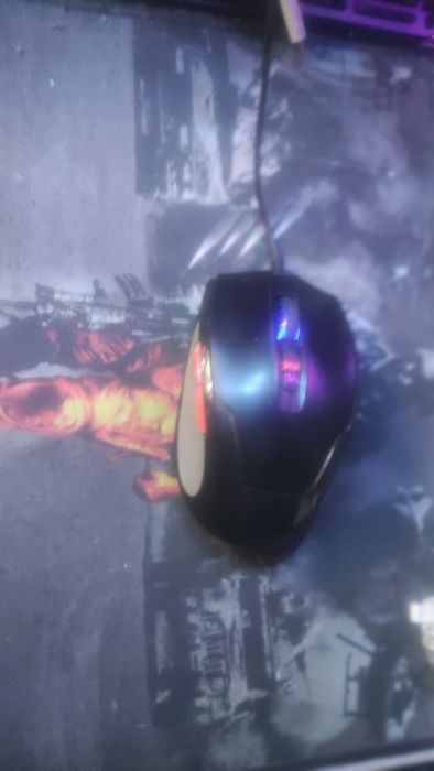 Мышка    б/у  рабочие в очень хорошем  состоянии .