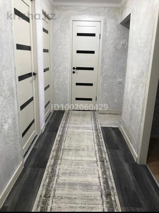 Продам квартиру 4 х комн. В Аксу