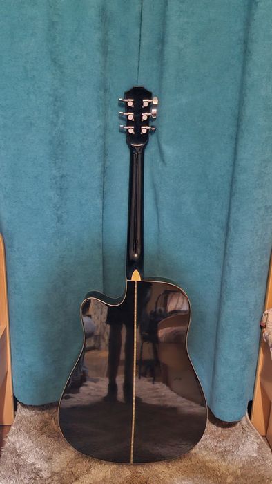 Гитара продам в идеальном состоянии.