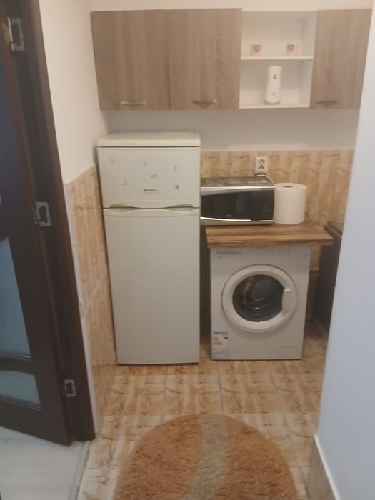 Închiriez garsoniera