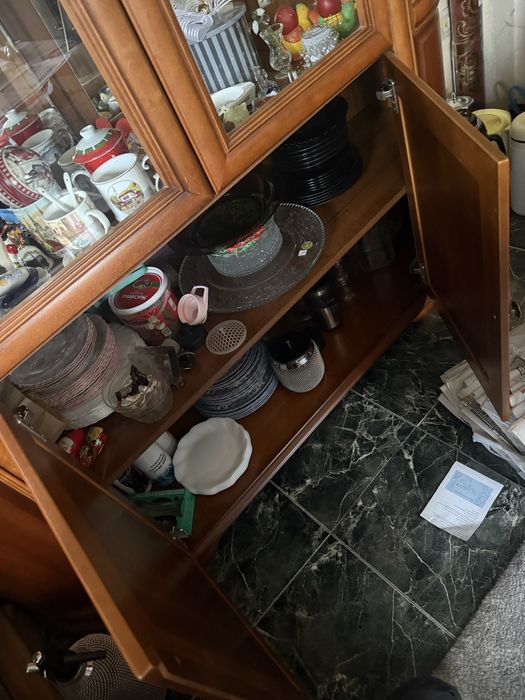 Секция с витрина като нова