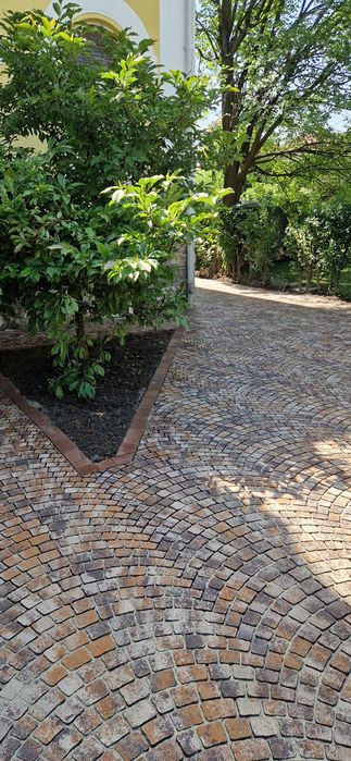 Pavaje si amenajări exterioare