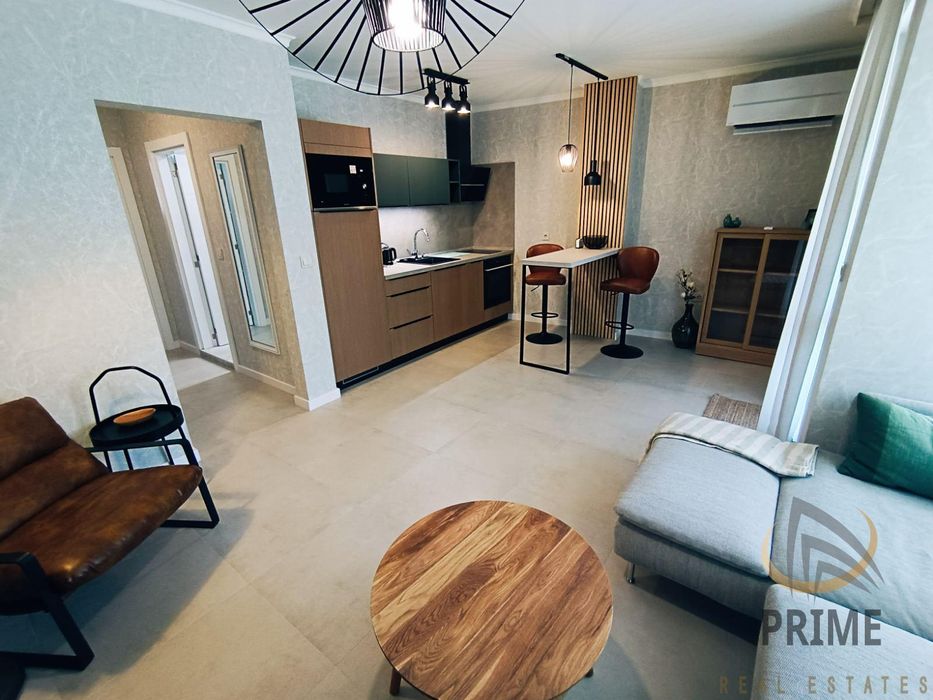 Дава се под наем Двустаен апартамент в Бургас, Център - 80 кв.м за 1000 € - Снимка #4