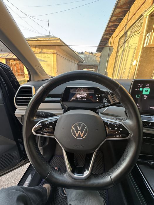 Arenda Volkswagen ID 6
