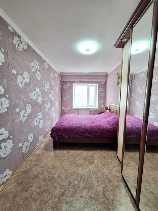 Продаётся  4 комн. квартира, район Универмаг