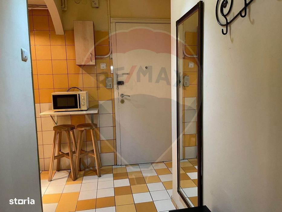 Garsonieră spațioasă - Piața Romană, vedere spre ASE, disponibila acum