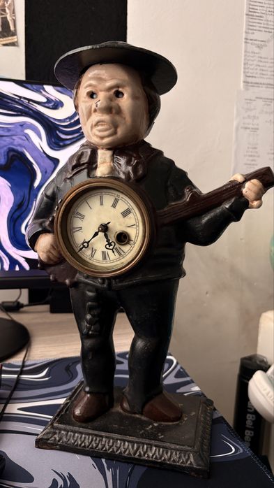 Ceas vintage masiv din fontă turnată, cântăreț la banjo (5-6 kg)