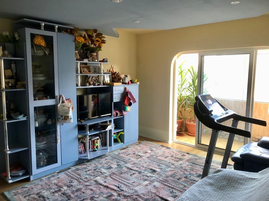 Vand apartament cu patru camere decomandat