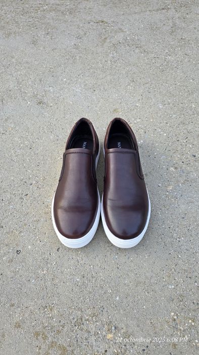 Pantofi maro cu talpa alba