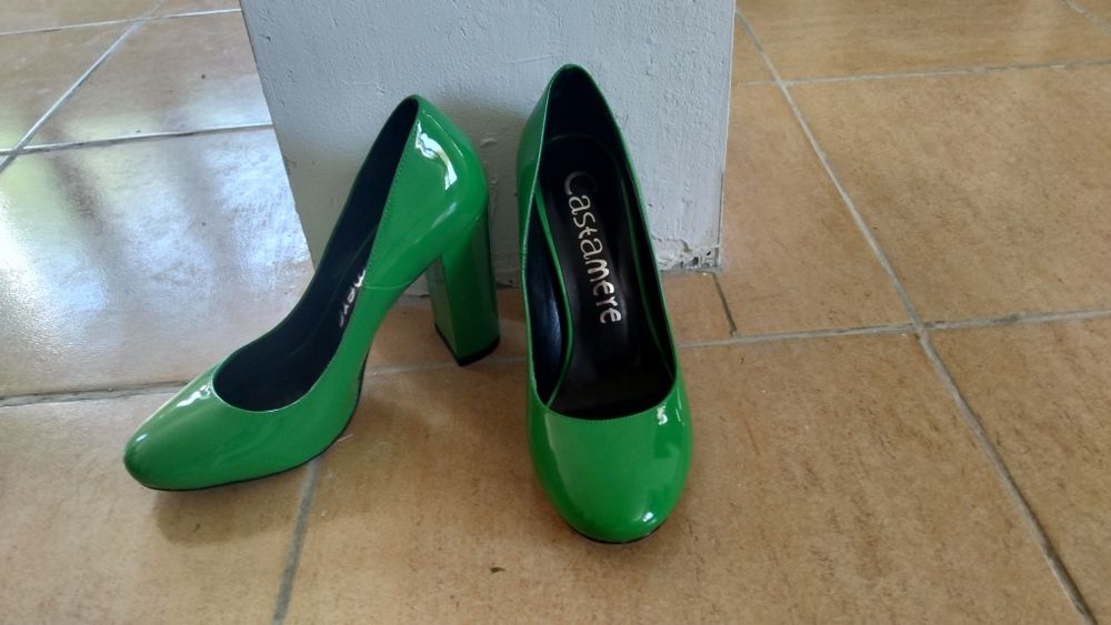 Pantofi noi eleganți