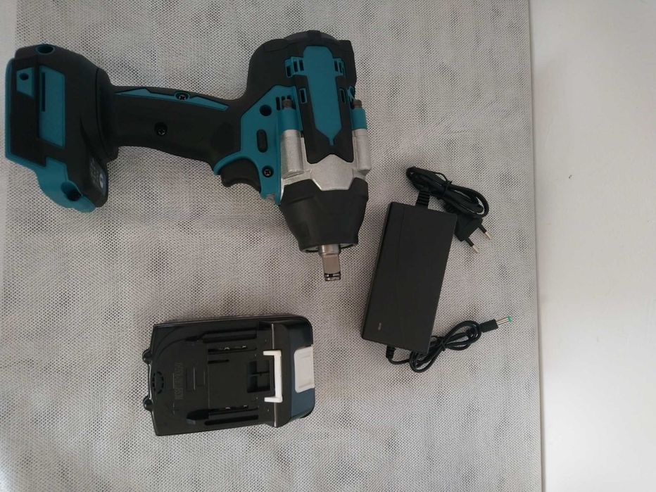 Акумулаторен гайковерт ударен