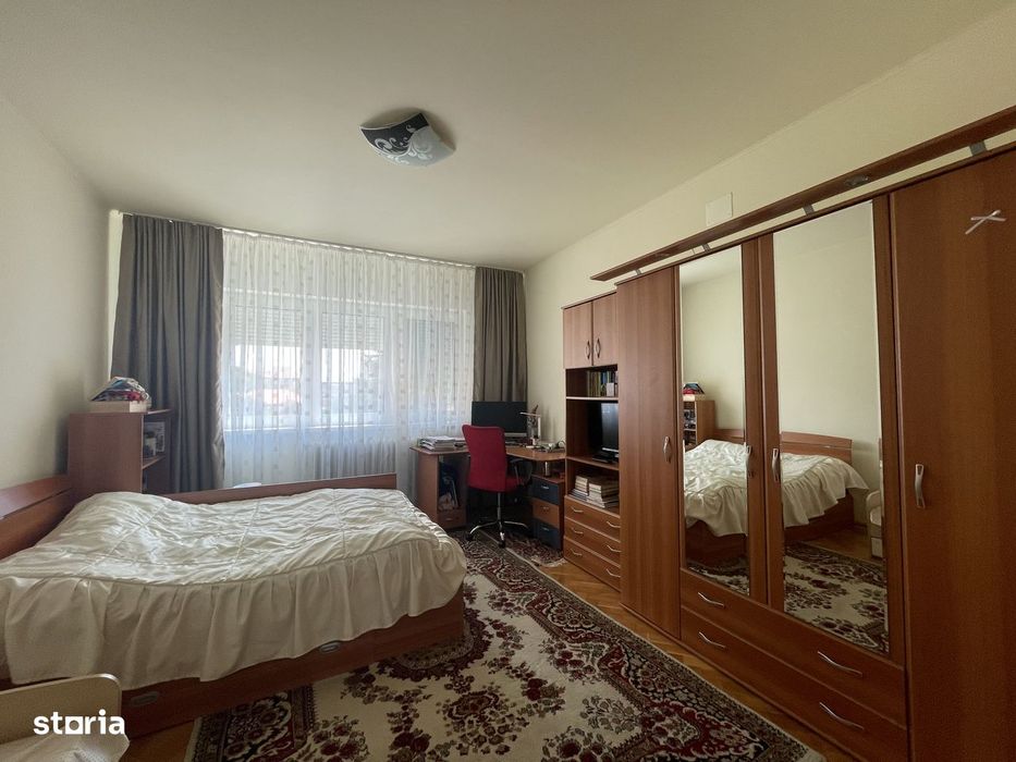 Apartament 4 camere cu GARAJ