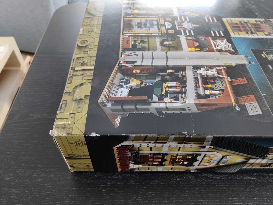 Lego 10273 Haunted House, Sigilat, Cutie rupta