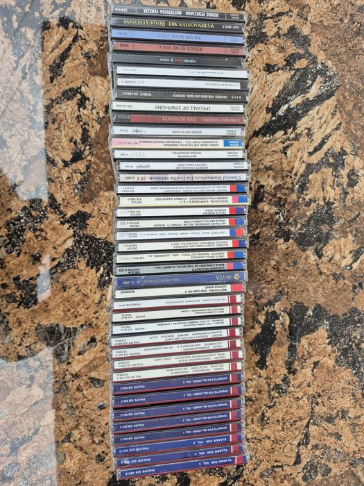 Vand Lot 40 CD cu muzică clasică mixta made in Germany 

Artiști:

- F