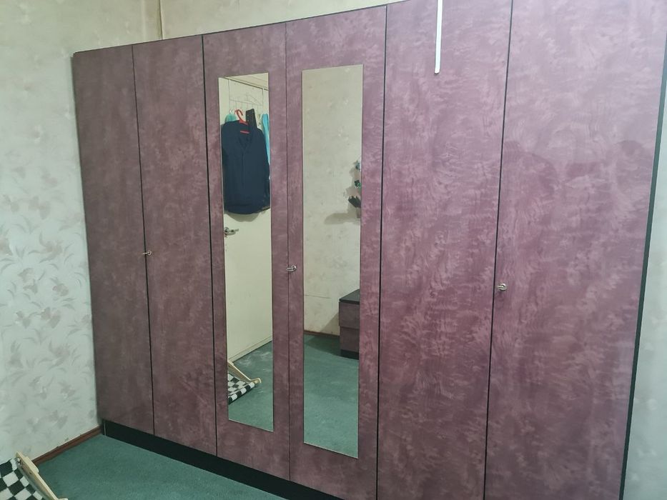 Продаётся спальный гарнитур.