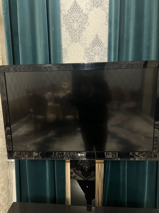 телевизор 42 LG  чистий карея