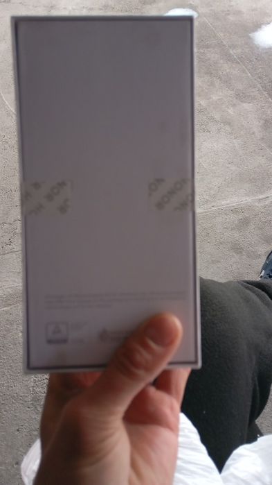Продаётся со всем новый телефон