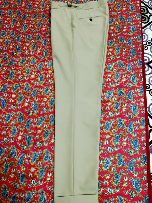 Летние бежевые брюки.