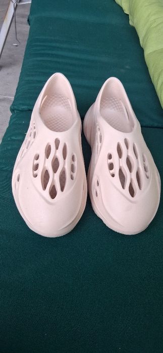 Șlapi        de         vara